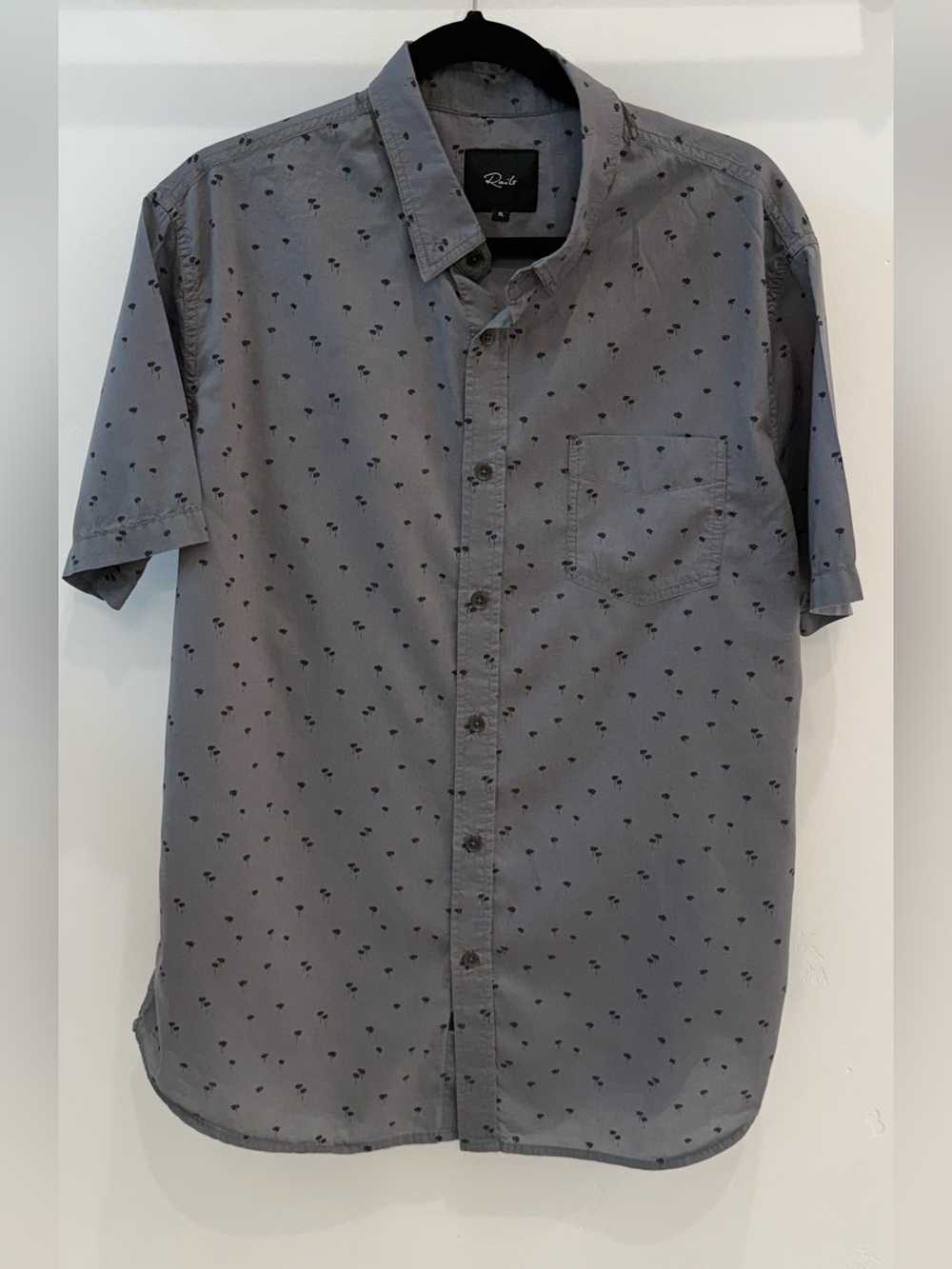 RAILS - Charcoal Gray Short-Sleeve Button-Down with Small Black Palm Print - XL